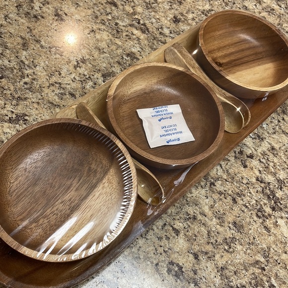 BH Wood Serveware 7 pc Set. 3 bowls, 3 spoons & Tray. NEW!! Made in Philippines - Picture 1 of 6